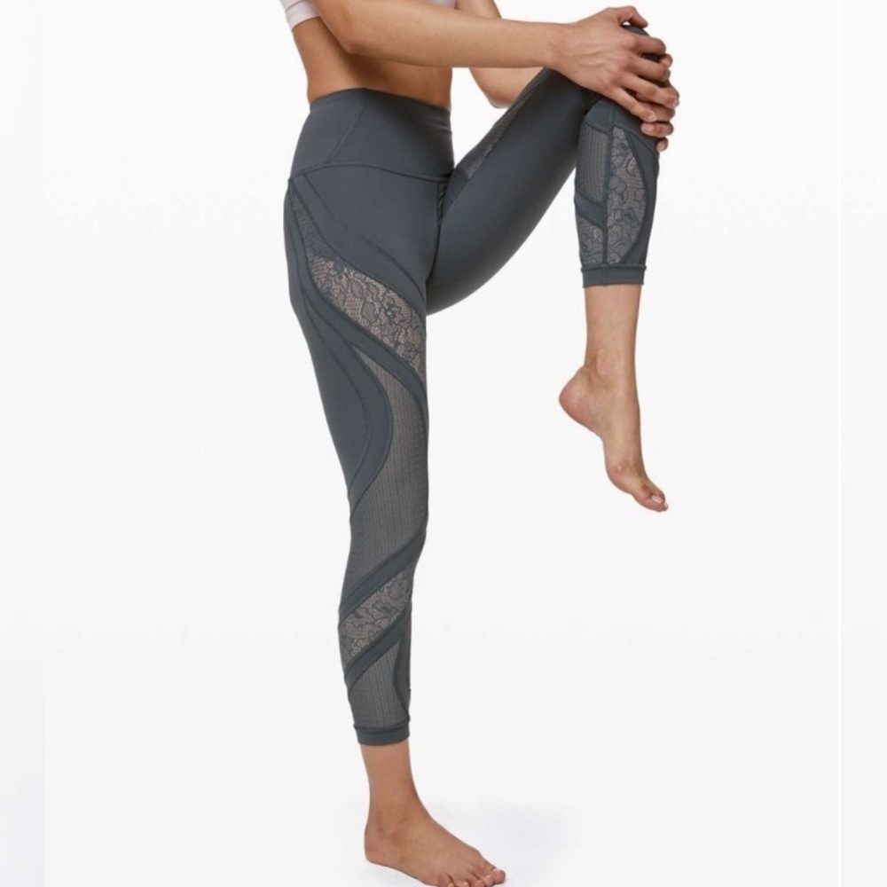Lululemon Wunder Under High-Rise Tight 25" Lace
Size 10